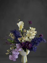 Load image into Gallery viewer, Lunar Tide (Limited edition Aquarius ♒️ bouquet)
