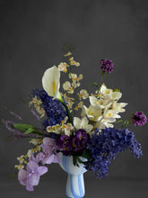 Load image into Gallery viewer, Lunar Tide (Limited edition Aquarius ♒️ bouquet)
