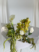 Load image into Gallery viewer, Calm Tide (Limited Edition Cancer bouquet)
